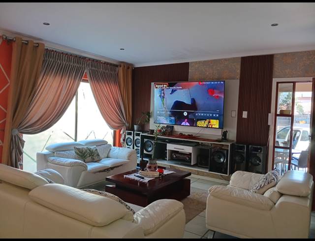 3 BEDROOM HOUSE FOR SALE IN BOSCHDAL